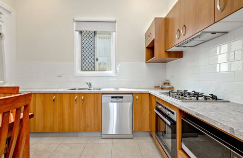 Parramatta Park House | Cairns Central Walking Distance Upstairs