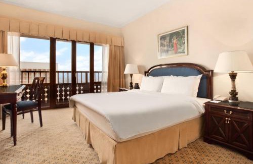 Downtown Cairo Hotel | Cairo World Trade Center Hotel & Residences