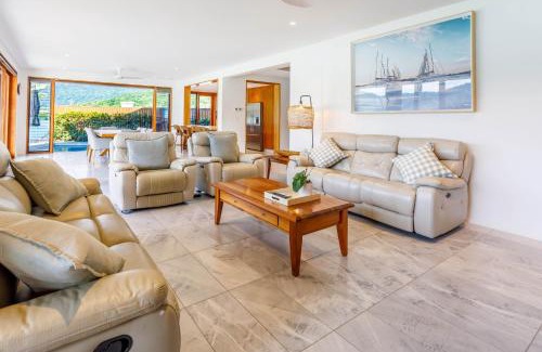 Airlie Beach House | Cala 14 - A Private Cove Retreat