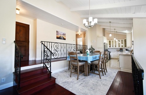 Calabasas House | Calabasas Modern design Stunning inside & out with a mountain view Relax & Quiet