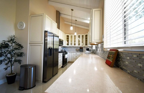 Calabasas House | Calabasas Modern design Stunning inside & out with a mountain view Relax & Quiet