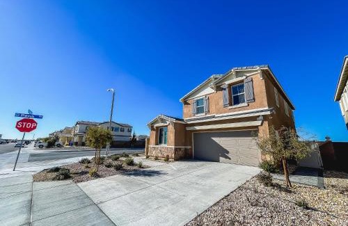 Victorville House | California 3-Bedroom Desert Escape With Garden