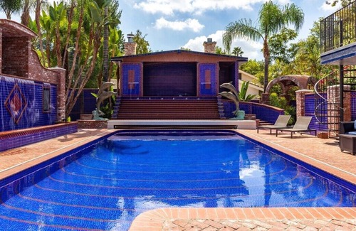 Woodland Hills Villa | California Living in a Beautiful Vacation Home