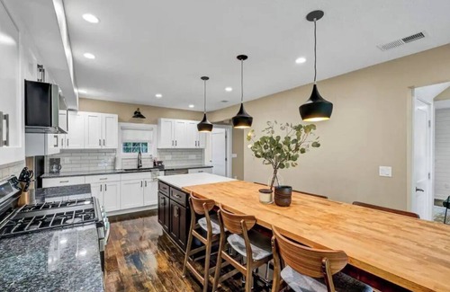Bardstown House | Call Me Old Fashioned! *Heart of Bardstown Square*