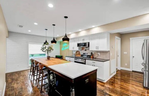 Bardstown House | Call Me Old Fashioned! *Heart of Bardstown Square*