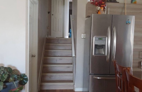 Southeast Edmonton House | CALM AND CLEAN PLACE TO STAY