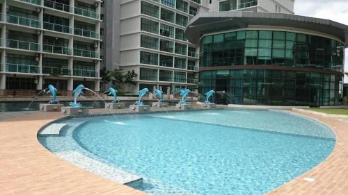 Taman Mount Austin Apartment | Calm and Peaceful Lake View Mount Austin Apartment
