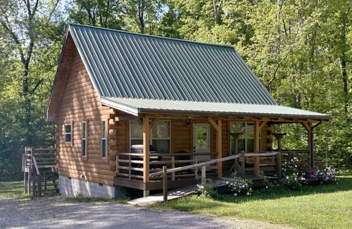Monteagle Cabin | Calming Cabin: Relaxing | Park-Like | Close to Hikes, Waterfalls, The Caverns