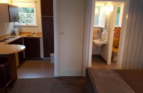 Hastings Hotel | Camberley Court Motel