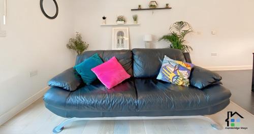 Trumpington Apartment | Cambridge Stays - Apartment at Addenbrooke hospital and Bio Campus - Free Private parking