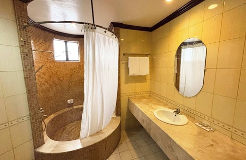 Diliman Hotel | Camelot Hotel Quezon City powered by Cocotel