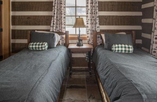 Spanish Peaks House | Camp Arrowhead Cabin