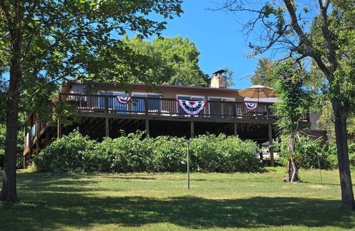 Shell Knob House | Camp Bob Table Rock Lake House -3 waterfront lots, easy walk down, close to town