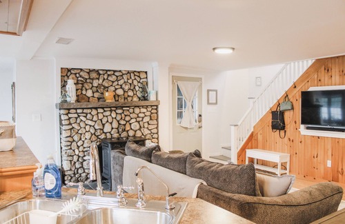 Cooperstown - Otsego Lake House | Camp Unadilla! A historic 3 Bedroom Lakefront Home near Cooperstown