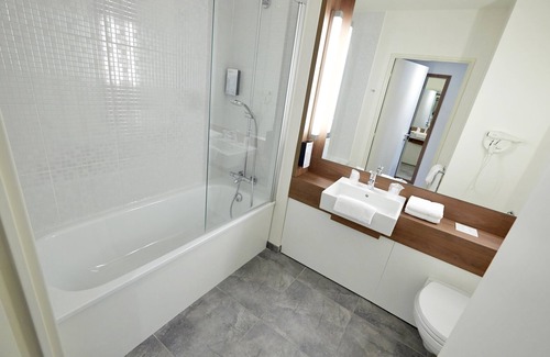 Saint-Germain-en-Laye Hotel | Campanile St Germain En Laye