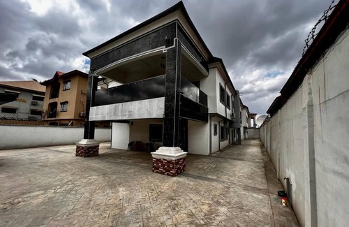 Oshodi-Isolo House | CampDavid Luxury Apartments - 15 minutes from the MM International Airport Lagos