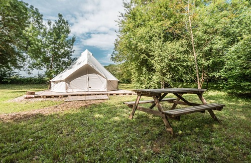 Genouilleux Apartment | Campement aux rêves - Tente Luna