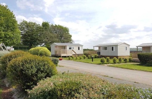 Plestin-les-Greves House | Camping 2 étoiles - Piscine - ccaibid