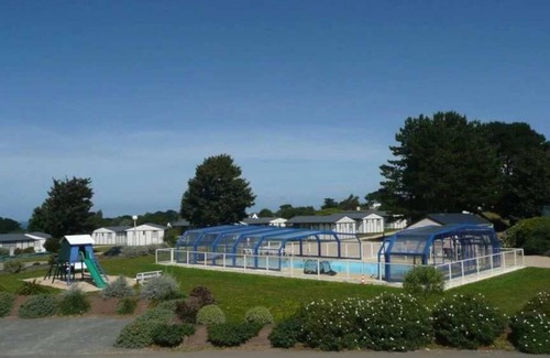 Plestin-les-Greves House | Camping 2 étoiles - Piscine - ccaibid
