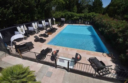 Paluds de Noves Ski Chalet | Camping 4 étoiles - Piscine - eehf0g