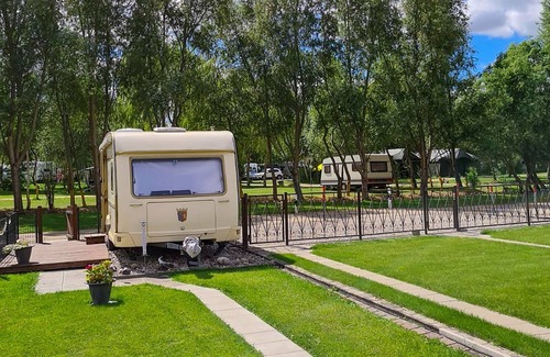 Neukalen RV Rental | Camping Glück an der Peene - Boathouse and caravan