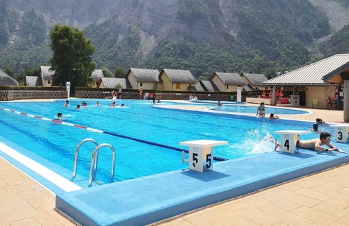Le Bourg-d'Oisans Ski Chalet | Camping le Colporteur ****: at the foot of Alpe d'Huez