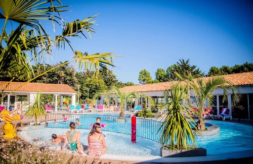 Le Bois-Plage-en-Re House | Camping LES VARENNES * - Mobil-home PLUS 3 chambres 6 personnes