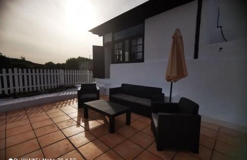 Masdache House | Campo y lava
