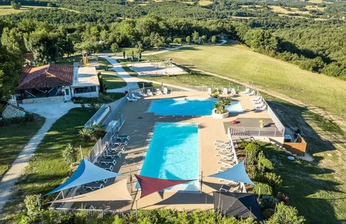 Seniergues Ski Chalet | Campsite Domaine de la Faurie* - COMFORT chalet - 2 bedrooms for 4 people