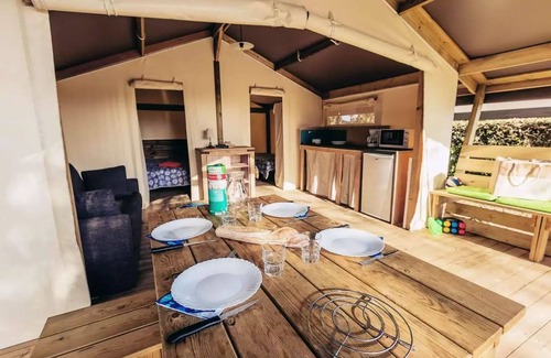 Kerroch House | Campsite Flower La Pointe du Talud * - Free Flower Comfort 3 rooms 4 persons Without Sanitary