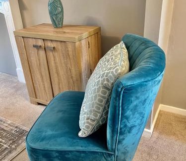 Warrington House | Canada House - Sleeps 6 -3 King or 6 Single Ideal for contractors