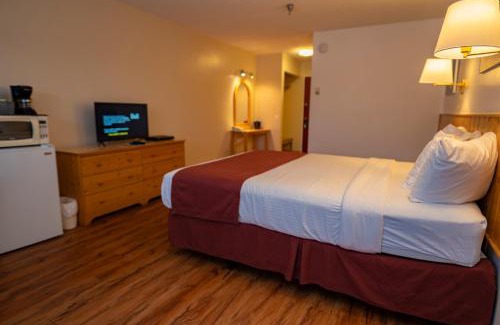 Whitehorse Hotel | Canadas Best Value Inn- Riverview Hotel
