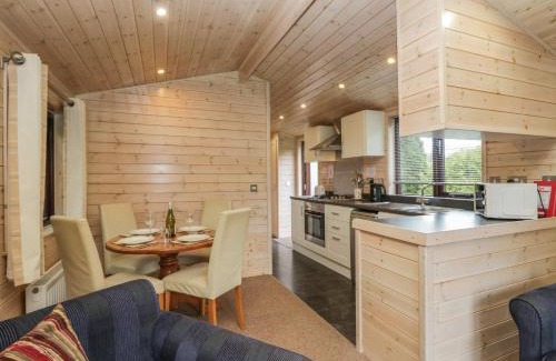 Keswick House | Canadian Cabin No 39