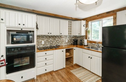 Bala Cottage | Canadiana-Muskoka Lake House Retreat