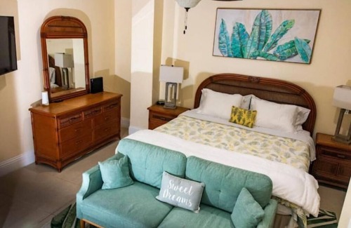 Bahamia West Condo | Canal front Comfort Dock slip available