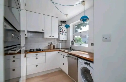 Camden Town House | Canal View House | 2BR with Garden & Parking