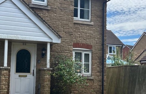 Ilminster House | Canal Way- Cozy 3-Bed House