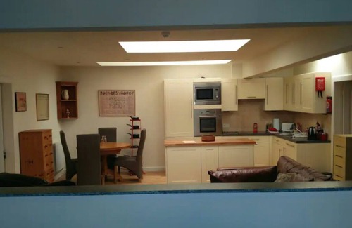 Tollcross Apartment | Canalside retreat - City Centre