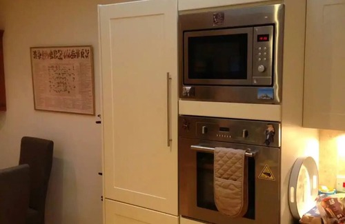 Tollcross Apartment | Canalside retreat - City Centre