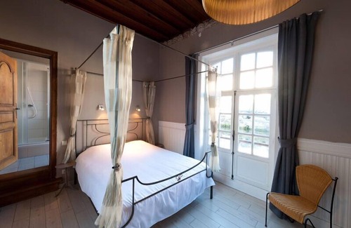 Historical Center Bruges Hotel | Canalview Hotel Ter Reien