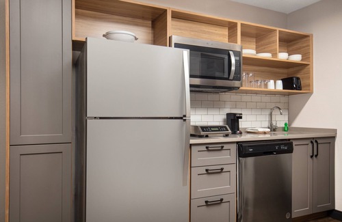 Crestline Heights Hotel | Candlewood Suites Birmingham - Inverness by IHG