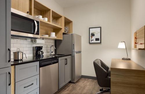Bermuda Hotel | Candlewood Suites Chester - Richmond by IHG