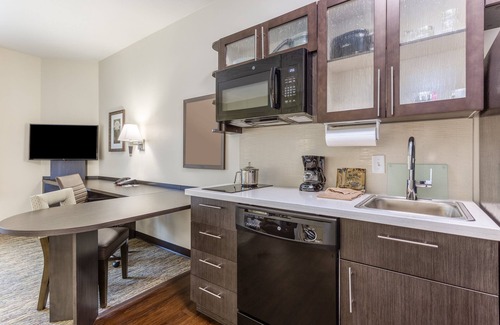 Davenport Hotel | Candlewood Suites Davenport by IHG
