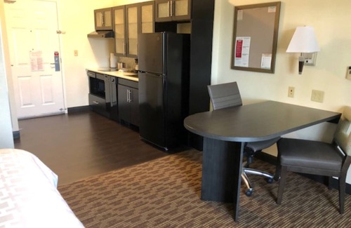 Fort Wayne Hotel | Candlewood Suites Fort Wayne by IHG