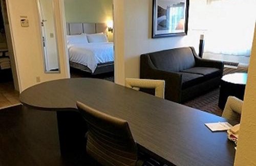 Fort Wayne Hotel | Candlewood Suites Fort Wayne - NW by IHG