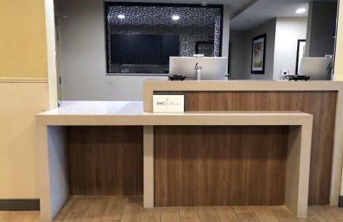 Fort Wayne Hotel | Candlewood Suites Fort Wayne - NW by IHG