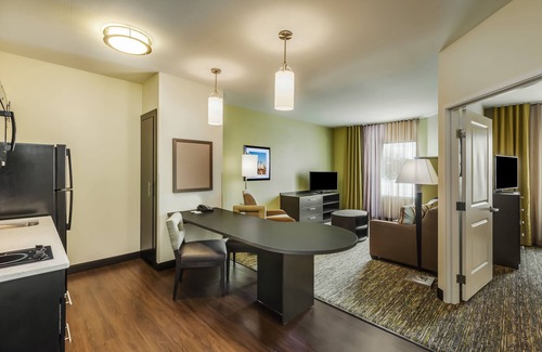 Lenexa Hotel | Candlewood Suites Lenexa - Overland Park Area by IHG