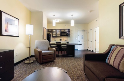 Lenexa Hotel | Candlewood Suites Lenexa - Overland Park Area by IHG