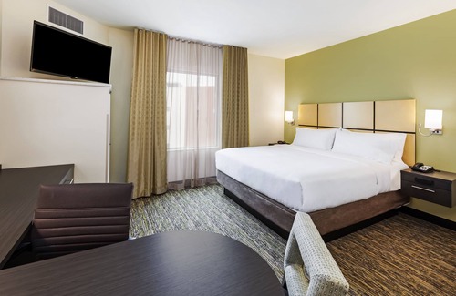 Lenexa Hotel | Candlewood Suites Lenexa - Overland Park Area by IHG