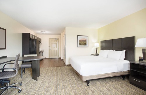 Longmont Hotel | Candlewood Suites Longmont - Boulder Area by IHG